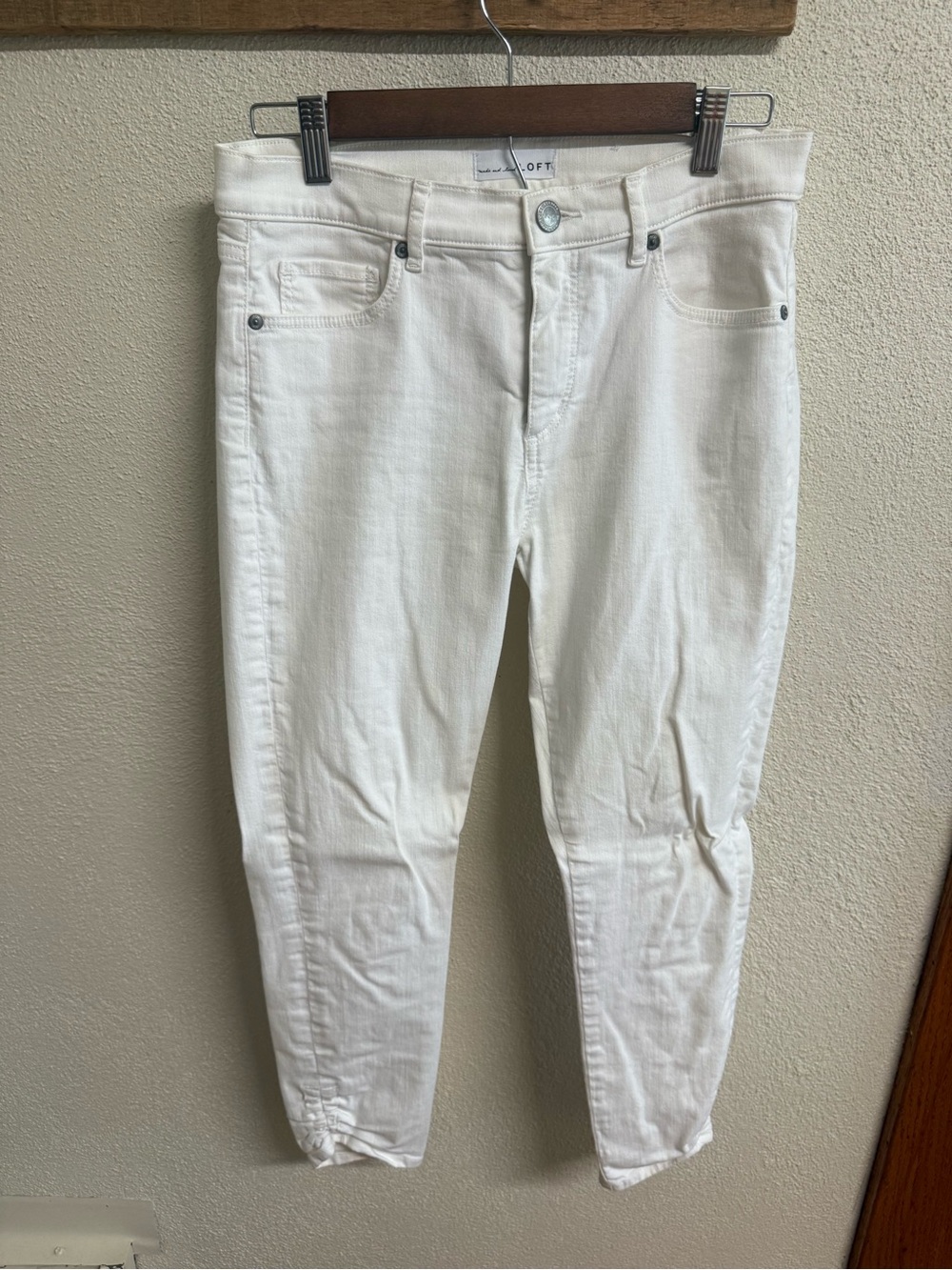 LOFT Cream Ankle Skinny Jeans